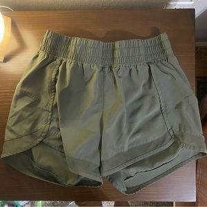 Gaiam 4” Woven Shorts - Green